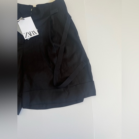 NWT Zara Black High Waist Paper Bag Shorts SZ XS 🖤 - Picture 4 of 10